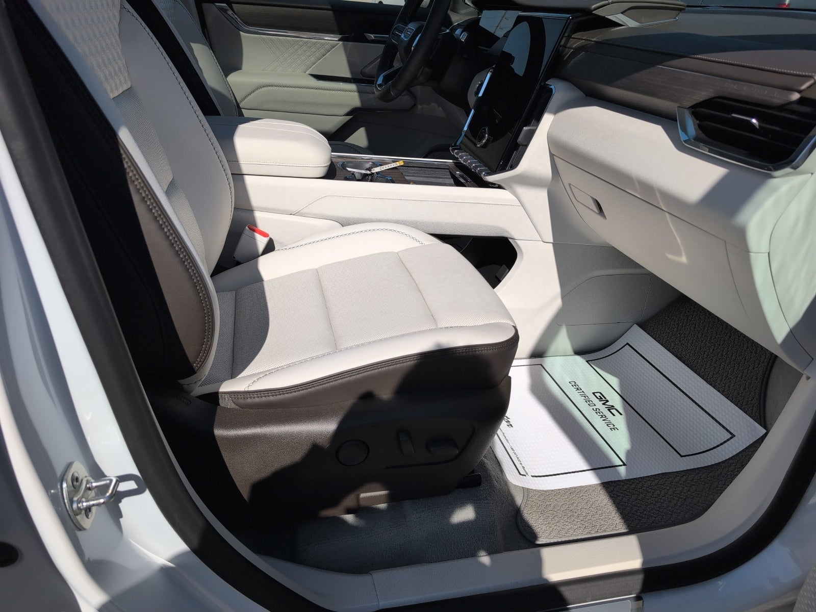 2024 GMC Acadia Denali