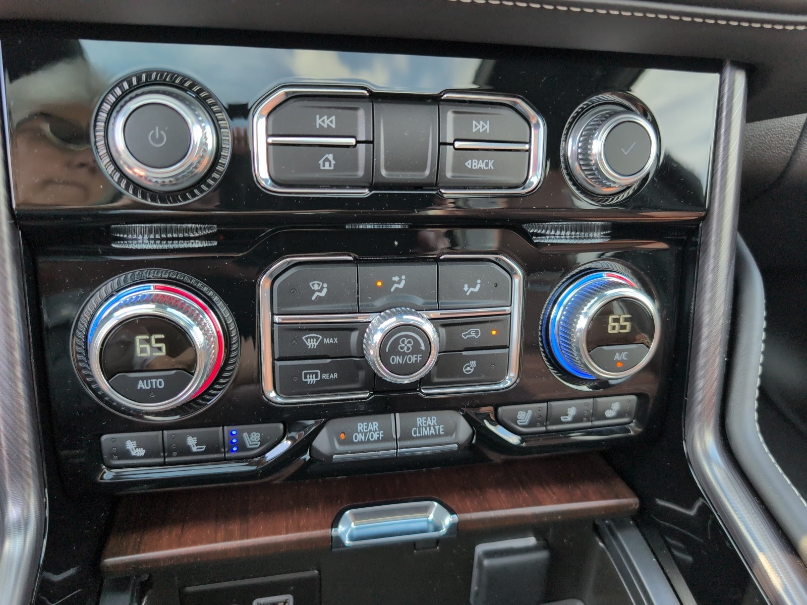 2024 GMC Yukon Denali Ultimate