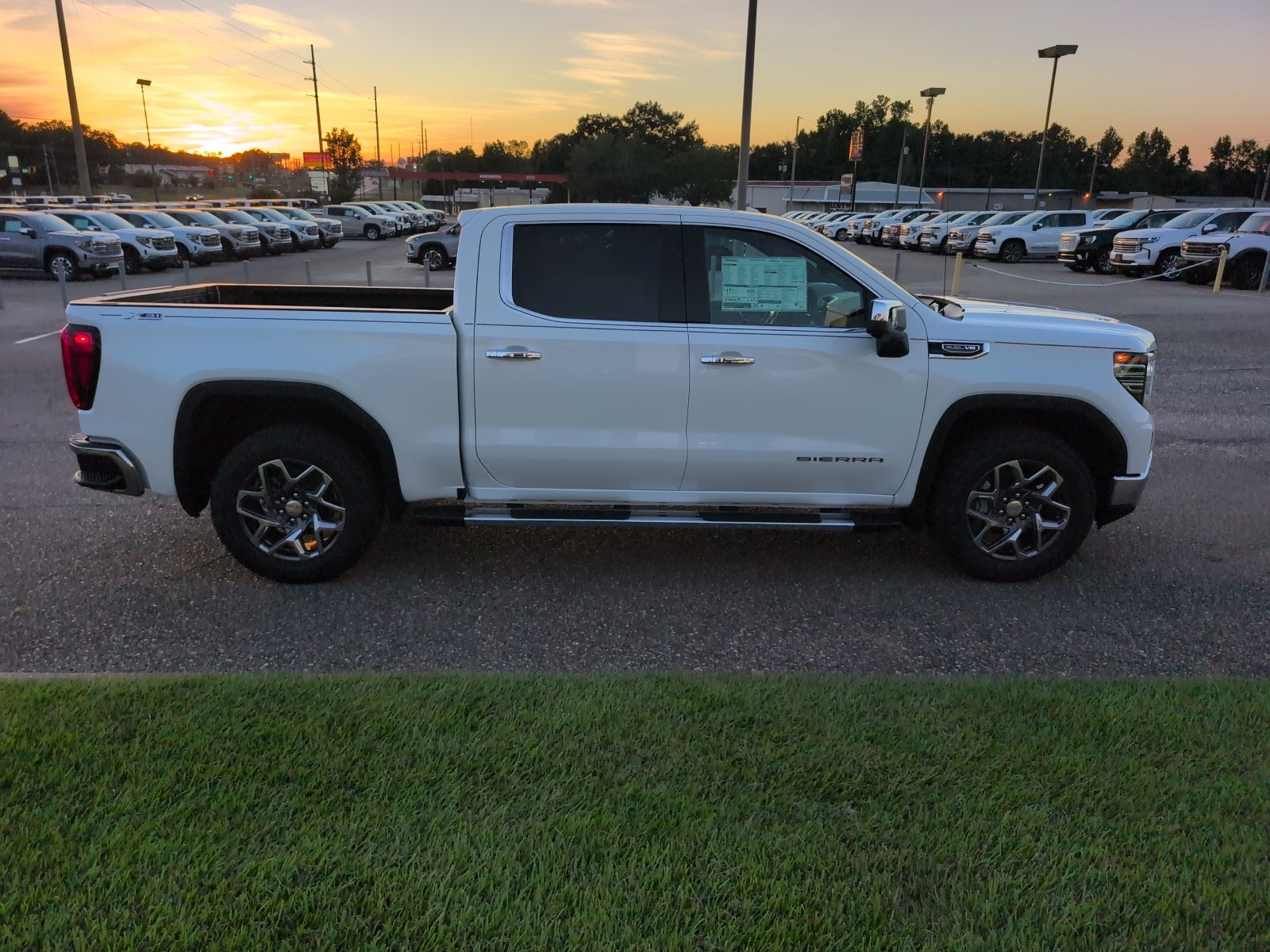 2026 GMC Sierra 1500 SLT - Photo 10