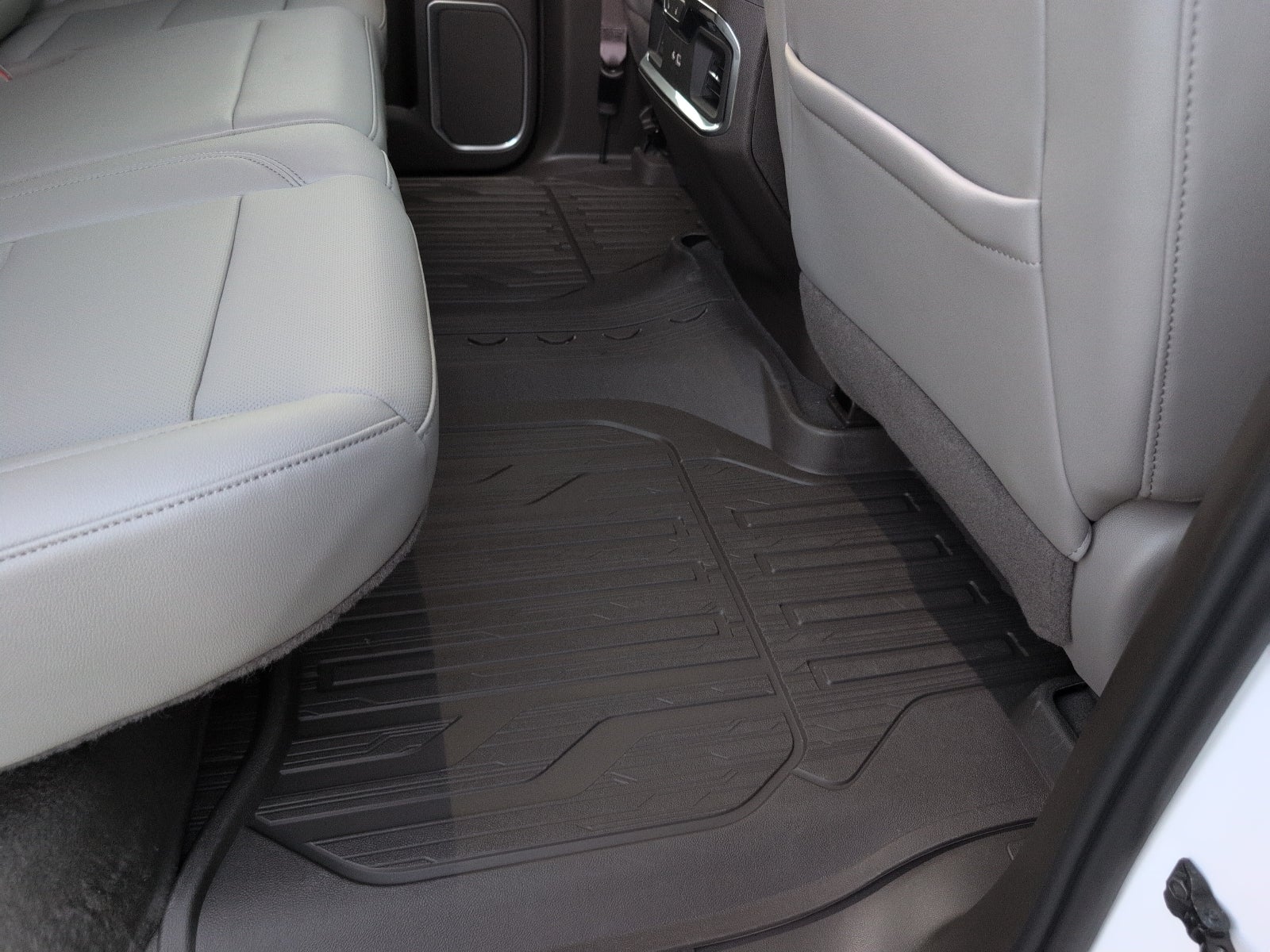 2026 GMC Sierra 1500 SLT - Photo 19