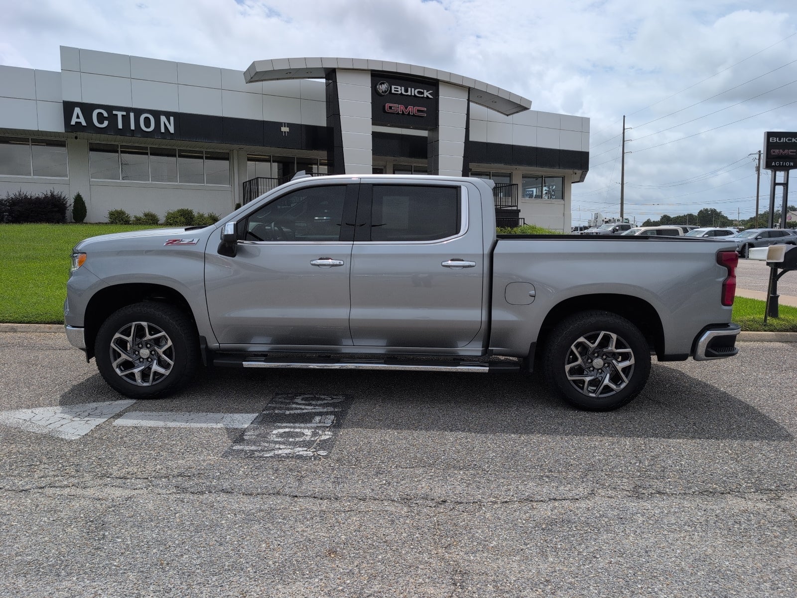 2024 Chevrolet Silverado 1500 LTZ