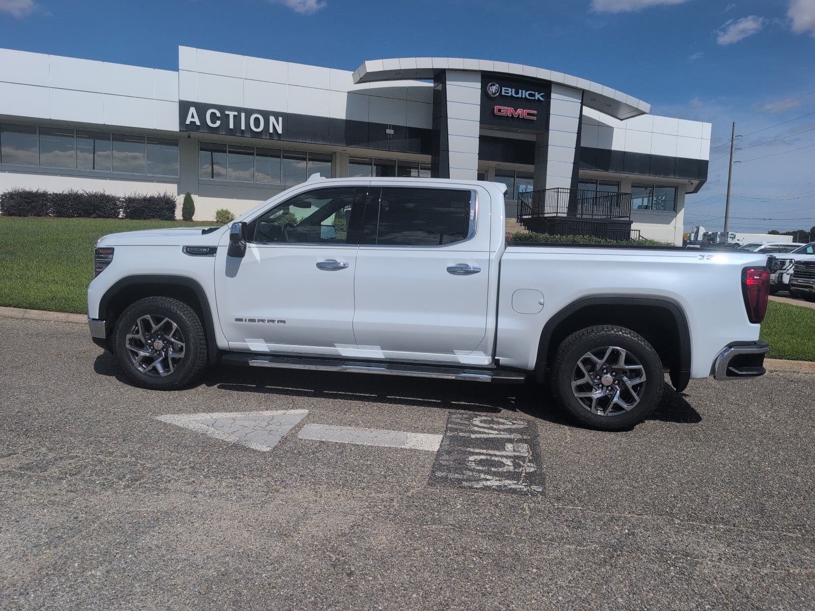 2026 GMC Sierra 1500 SLT