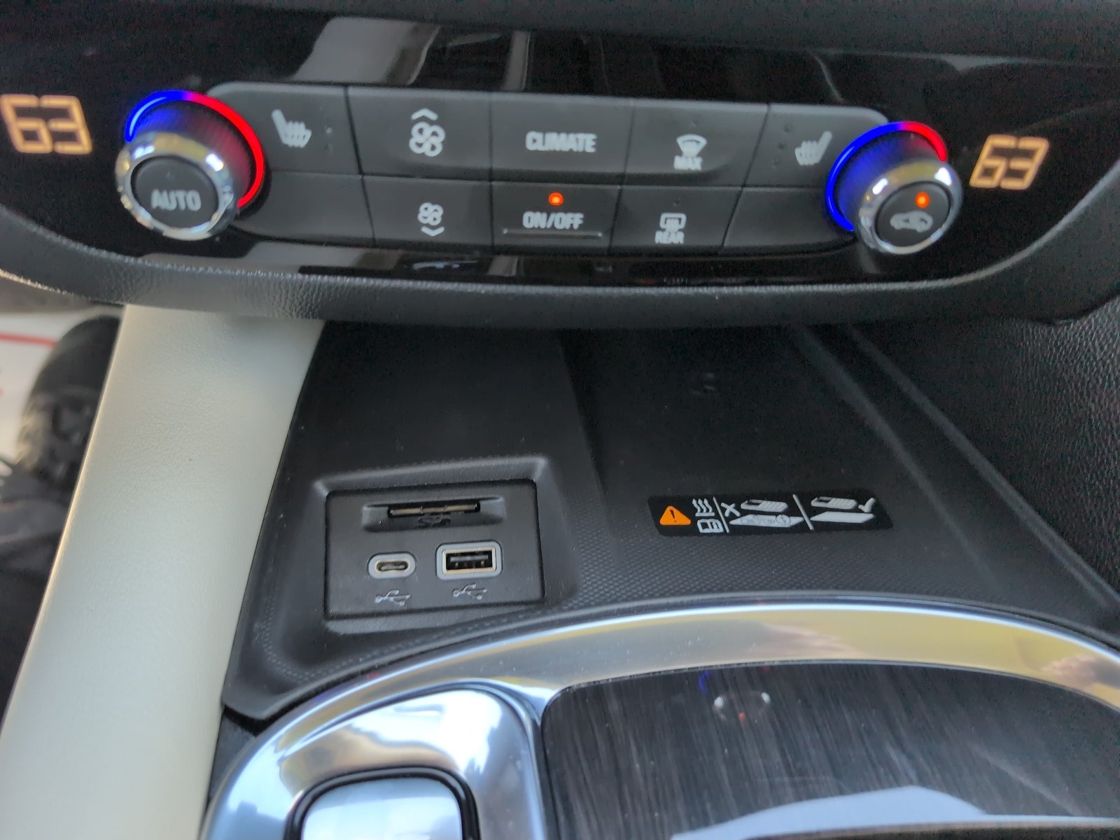 2023 Buick Enclave Essence