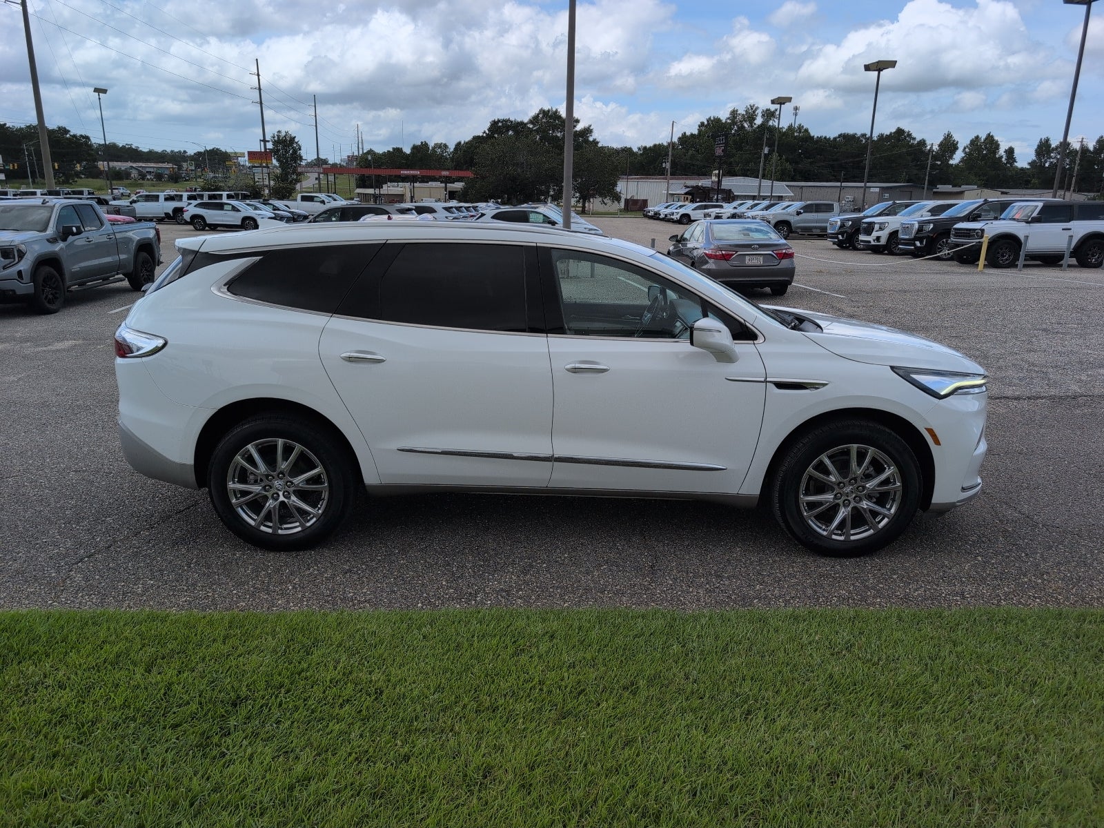 2023 Buick Enclave Essence