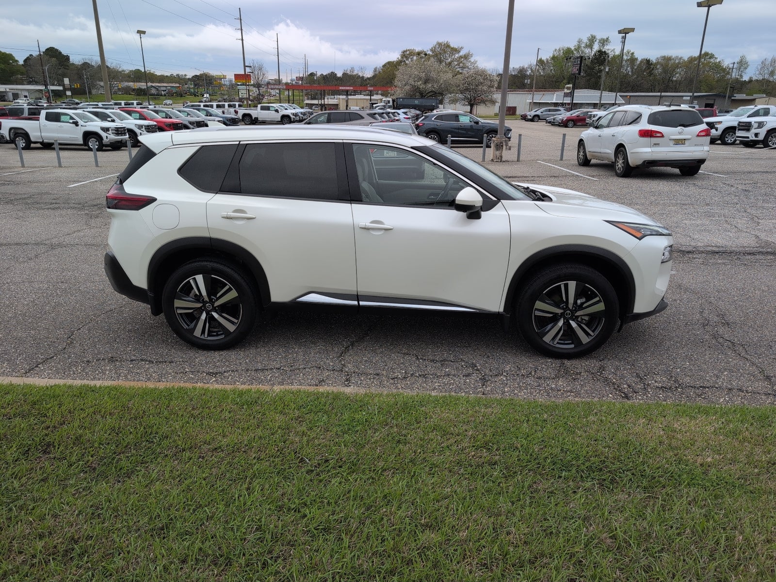 2021 Nissan Rogue SL
