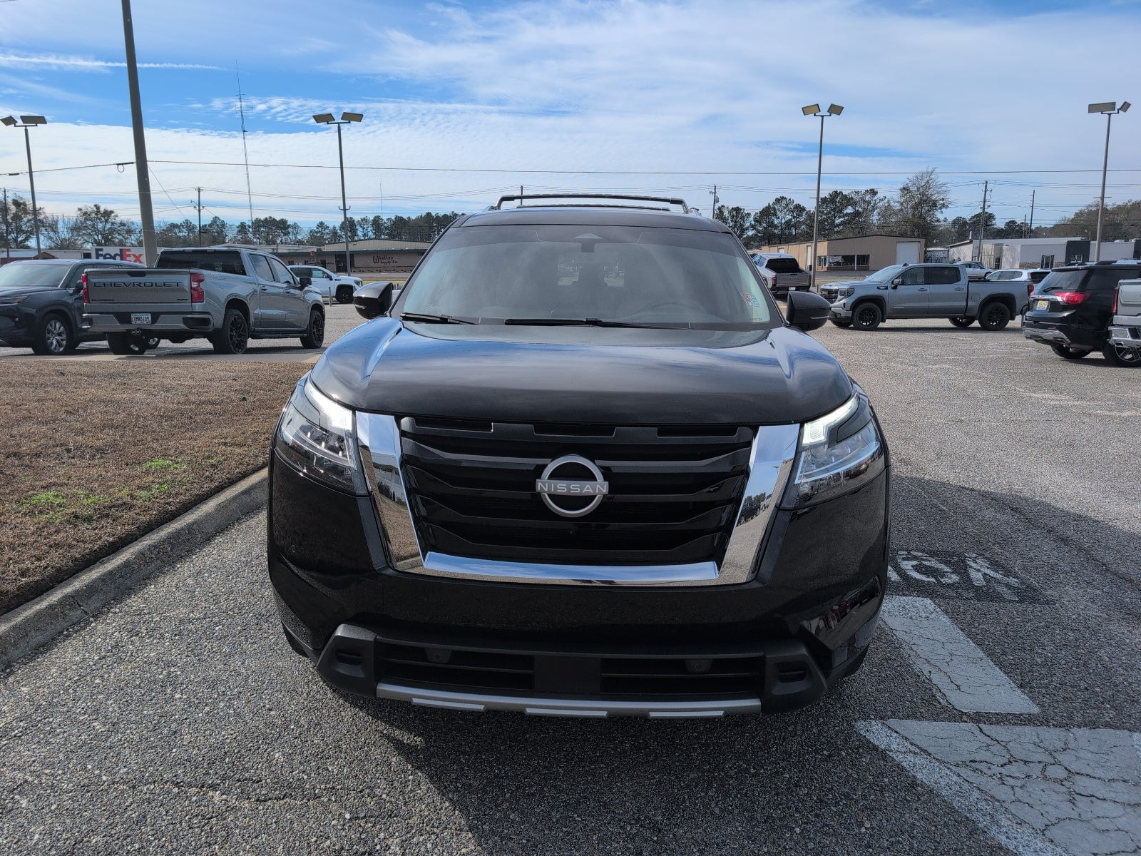 2024 Nissan Pathfinder SL