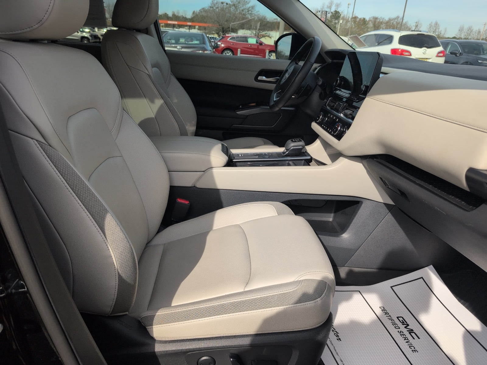 2024 Nissan Pathfinder SL