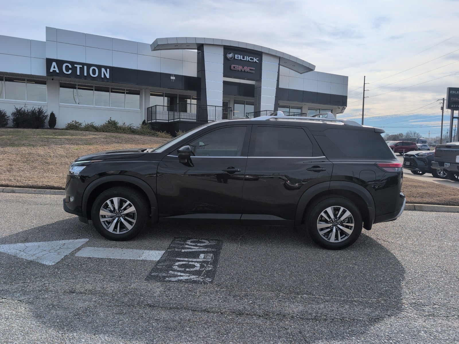 2024 Nissan Pathfinder SL